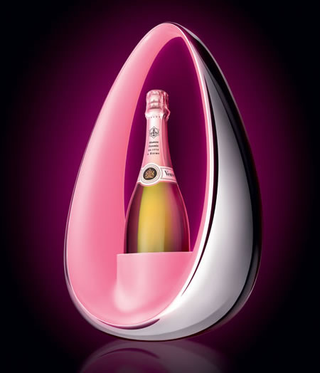 Illustration for article titled Veuve Globalight Cools Your Champagne, Gives Romantic Glow Too